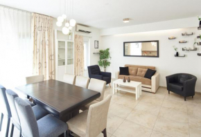 Spacious & quiet luxury aprtment in heart of JLM